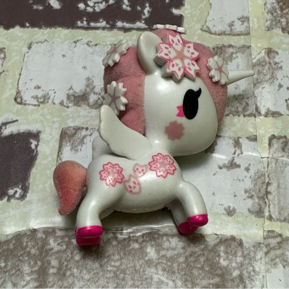 tokidoki Hanako series 6 Pink and White Unicorn Action Figure